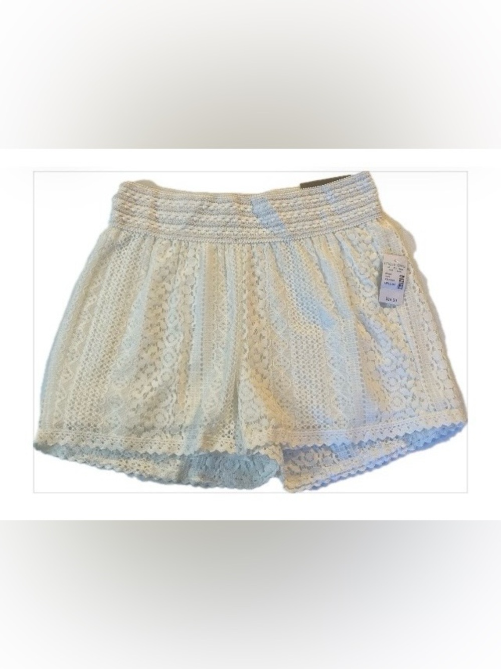 NWT MAURICES Cream Lace Shorts with Smocked Waist & Lace Overlay Lined Sz Med